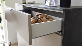 Garderoben-Set Interliving aus Holz in Schwarz Interliving Garderobe Serie 6012 - Garderoben-Set Räuchereiche & graubeiger Mattlack - dreiteilig