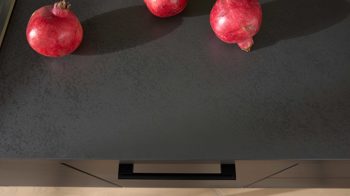 Einbauküche WERT KÜCHE® aus Holz in Schwarz WERT KÜCHE® Nora mit AEG Einbaugeräten Lavaschwarz & Herbstrot - Länge ca. 510 cm