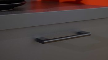 Einbauküche WERT KÜCHE® aus Holz in Schwarz WERT KÜCHE® Nora mit AEG Einbaugeräten Lavaschwarz & Herbstrot - Länge ca. 510 cm