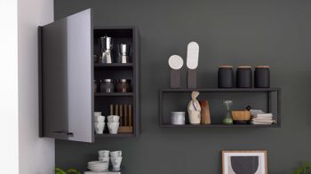 Einbauküche WERT KÜCHE® aus Holz in Schwarz WERT KÜCHE® Nora mit AEG Einbaugeräten Lavaschwarz & Herbstrot - Länge ca. 510 cm