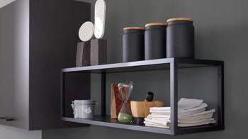 Einbauküche WERT KÜCHE® aus Holz in Schwarz WERT KÜCHE® Nora mit AEG Einbaugeräten Lavaschwarz & Herbstrot - Länge ca. 510 cm