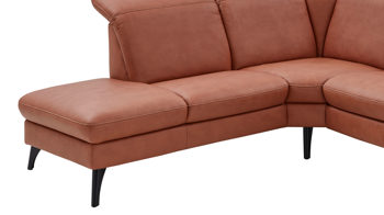 Ecksofa Steinpol polsteria aus Stoff in Orange Polsterprogramm Relaxa Trend 2.0 - Ecksofa cognacfarbener Bezug Kevin & Schwarz - Stellfläche ca. 239 x 271 cm