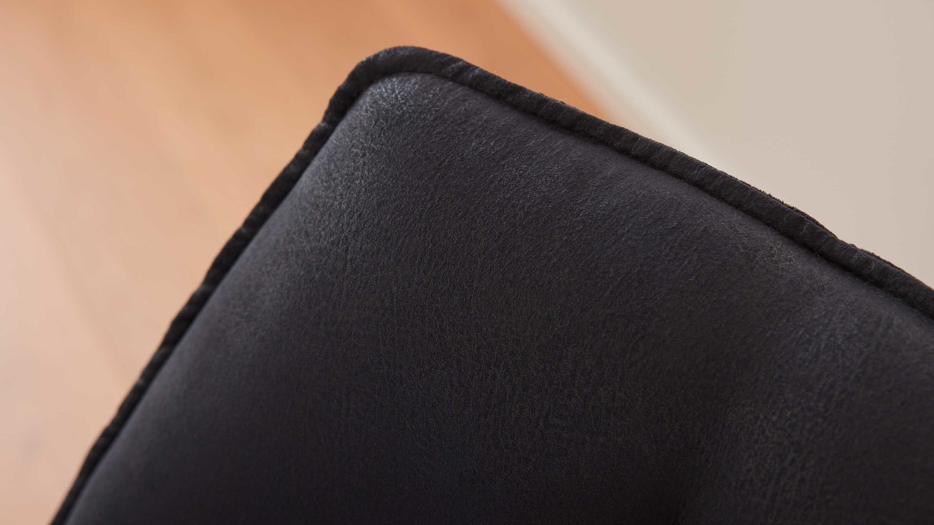 Vierfußstuhl Interliving aus Stoff in Schwarz Interliving Esszimmer Serie 5116 – Armlehnstuhl mit Drehfunktion carbonschwarzer Materialmix Mikrofaser & Cord Ni-Co, schwarzes Gestell F37