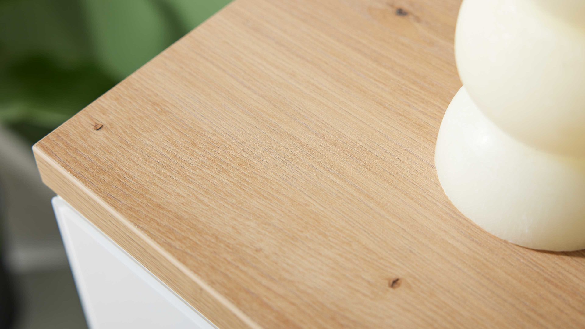 Nachtkommode Interliving aus Holz in Weiß Interliving Kleiderschrank Serie 1208 - Nachtkommode alpinweißes Glas & Artisan Eiche - zwei Schubladen, Breite ca. 40 cm