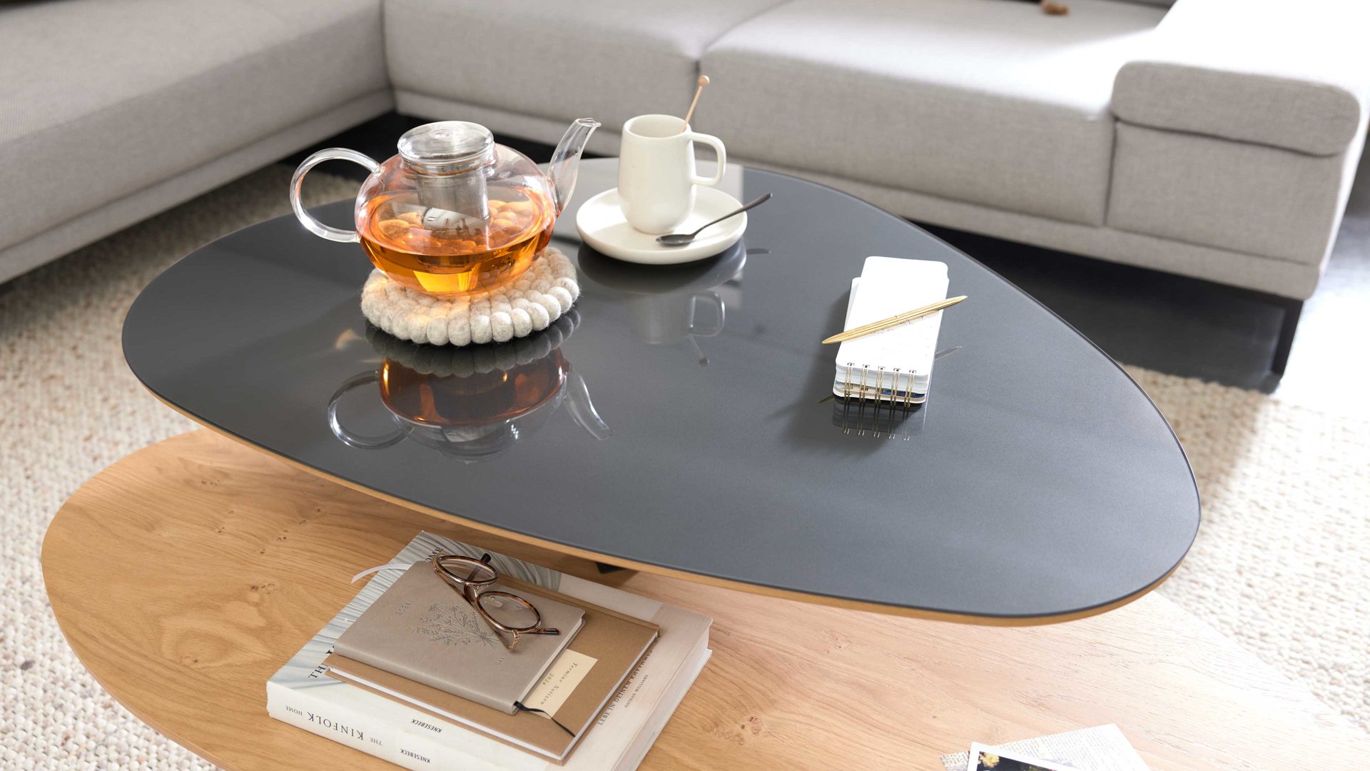 Couchtisch Interliving aus Holz in Anthrazit Interliving Couchtisch Serie 6225 - Couchtisch Anthrazit & Wildeiche - ca. 123 x 69 cm