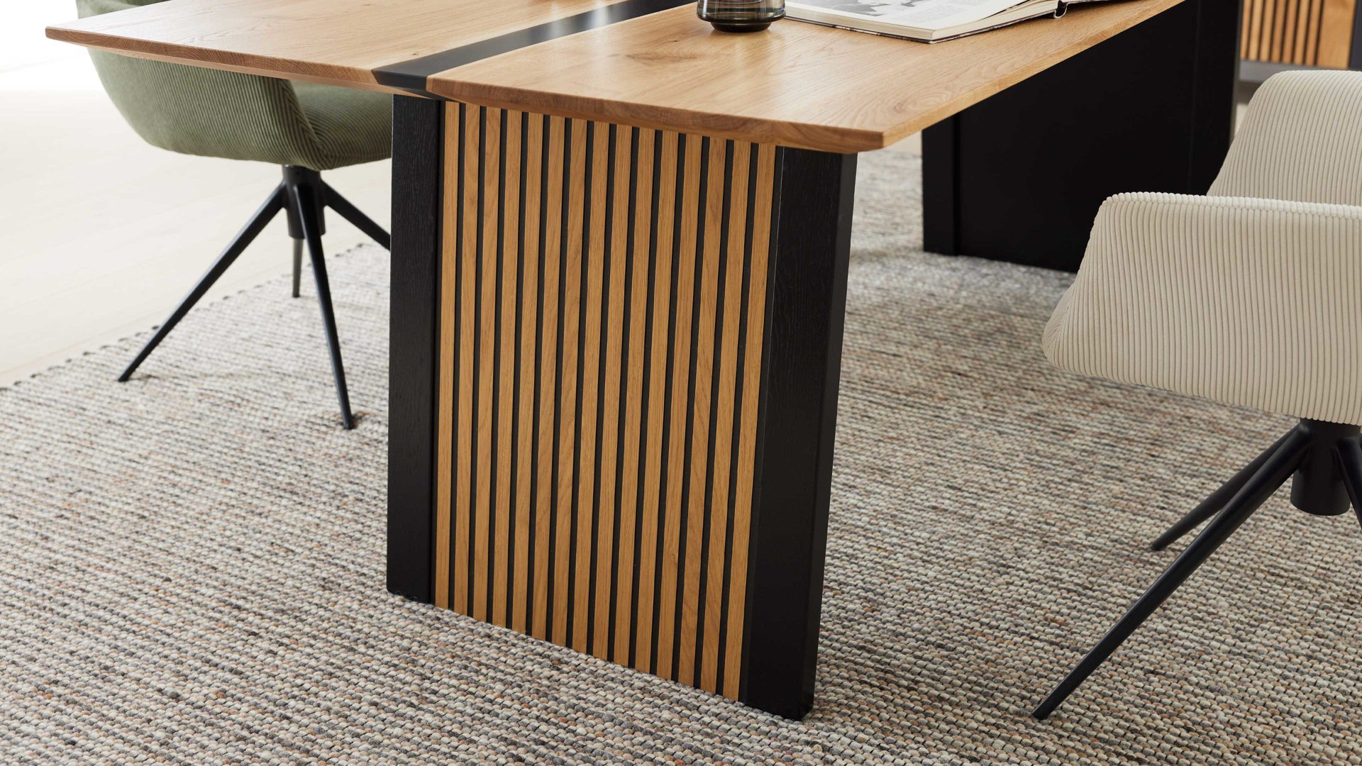 Esstisch Interliving aus Holz in Holzfarben Interliving Esszimmer Serie 5605 – Esstisch 7823 Charakter-Eiche & Schwarz - ca. 180 x 100 cm