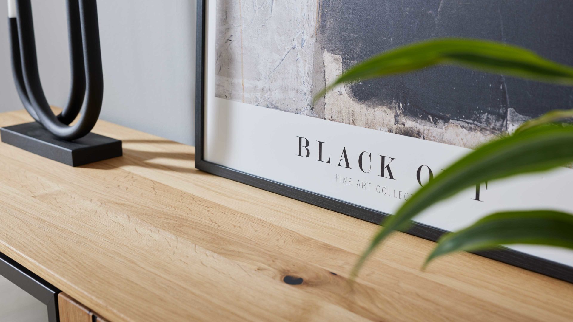Sideboard Interliving aus Holz in Dunkelgrau Interliving Esszimmer Serie 5605 – Sideboard quarzgrauer Lack & Charakter-Eiche - drei Türen, drei Schubladen, Breite ca. 183 cm