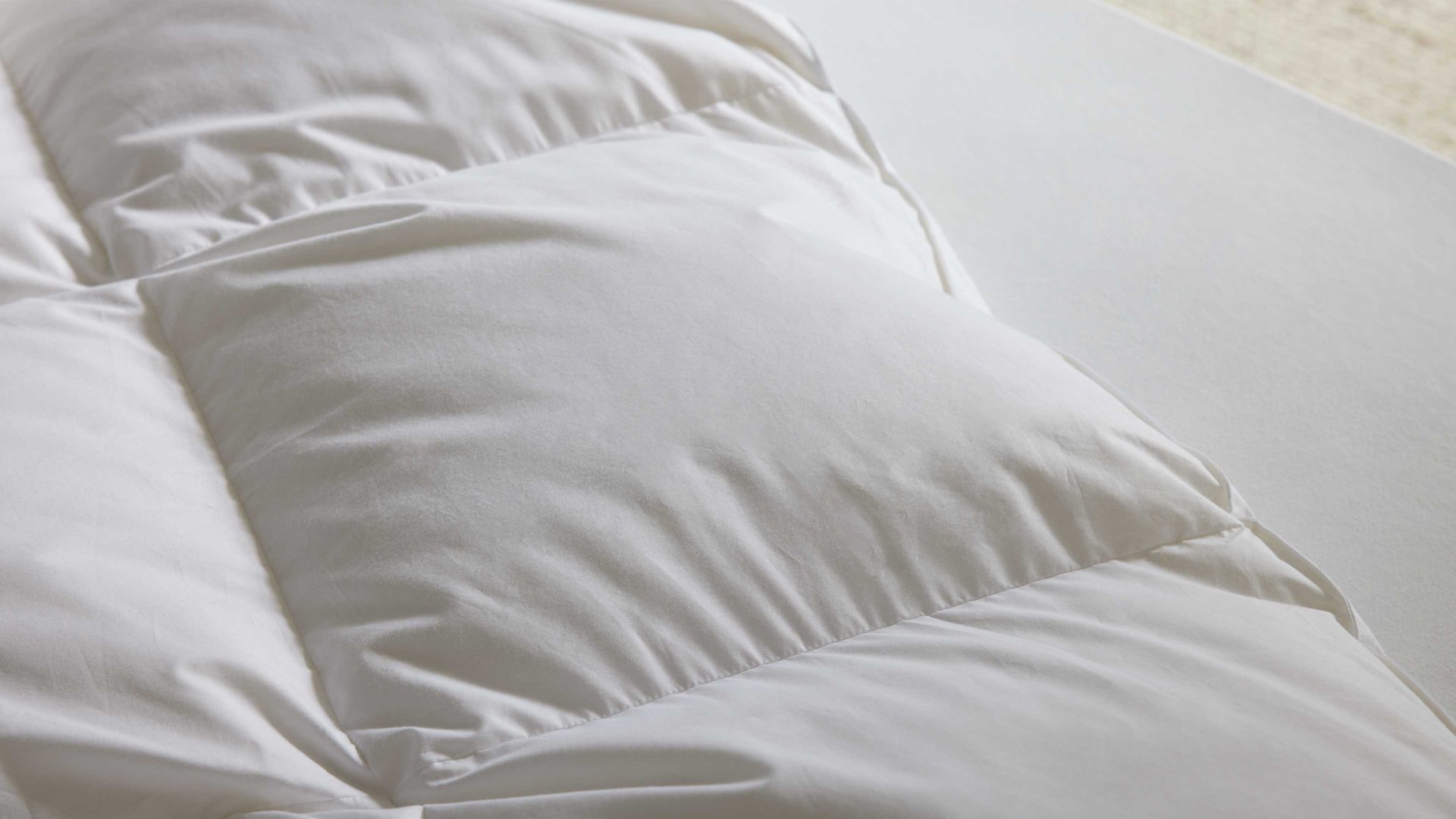 Daunendecke Interliving aus Stoff in Weiß Interliving Bettdecke Serie 9204 - Daunendecke als Winterbett warm, ca. 1.640 g Daunen - ca. 240 x 220 cm