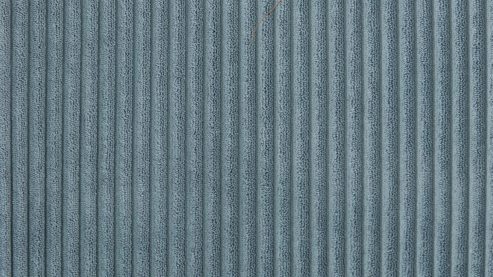 Vierfußstuhl WOODS & TRENDS aus Stoff in Hellblau WOODS & TRENDS Polsterstuhl Arielle hellblauer Breitcord & schwarzes Metall