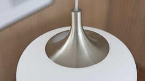 Pendelleuchte Interliving aus Glas in Weiß Interliving Leuchten Serie 9344 - Hängelampe Opalglas & Nickel – Durchmesser ca. 29 cm