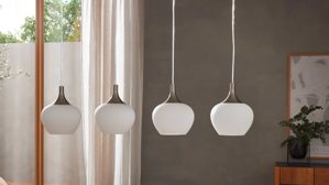 Pendelleuchte Interliving aus Glas in Weiß Interliving Leuchten Serie 9344 - Hängelampe Opalglas & Nickel – Länge ca. 100 cm