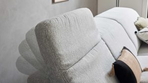 Ecksofa Interliving aus Stoff in Weiß Interliving Sofa Serie 4065 – Ecksofa ecrufarbener Webstoff Loft & schwarze Metallfüße – Stellfläche ca. 288 x 183 cm