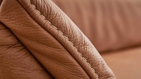 Ecksofa comfortmaster besser sitzen, liegen, leben aus Leder in Hellbraun Comfortmaster Spektra 1480 - Relax-Wohnlandschaft mit vielen Funktionen honigfarbenes LongLife-Leder Rustika LG 24 – Stellfläche ca. 237 x 255 cm