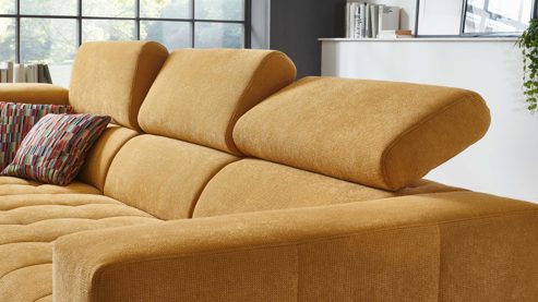 Ecksofa KAWOO aus Stoff in Gelb KAWOO Serie 7587 - Ecksofa mit Kopfpolsterverstellung gelbgoldene Chenille XBO 05 & schwarze Metallfüße - Stellfläche ca. 207 x 301 cm