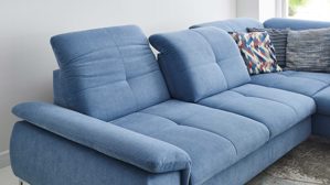 Ecksofa KAWOO aus Stoff in Blau KAWOO Serie 7178 - Ecksofa bzw. Polsterecke mit Funktionen eisblaue Chenille XBO-26 – Stellfläche ca. 319 x 240 cm