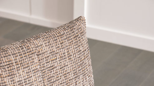 Vierfußstuhl Bert plantagie aus Stoff in Hellbraun Armlehnstuhl Blaze sepiafarbener Webstoff Coco 176 & anthrazitfarbene Metallfüße