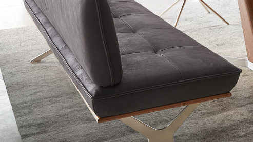 Polsterbank Koinor aus Leder in Schwarz KOINOR Dining System - Polsterbank krähenfarbenes Leder Classic, Wildeiche & Edelstahl - Länge ca. 214 cm