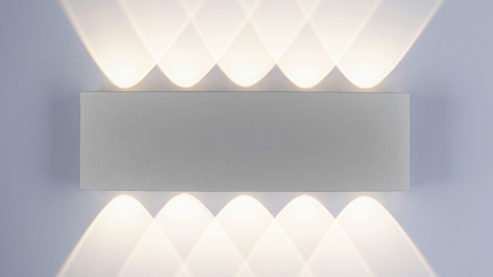 Wandleuchte Paul neuhaus aus Metall in Metallfarben Paul Neuhaus Außen-Wandleuchte Carlo silberfarbener Aluguss – halbrund, Länge ca. 28 cm