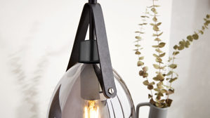 Pendelleuchte Interliving aus Glas in Grau Interliving Leuchten Serie 9332 - Hängeleuchte Rauchglas & Mattschwarz – Durchmesser ca. 15 cm