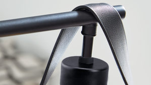 Stehleuchte Interliving aus Glas in Grau Interliving Leuchten Serie 9332 - Stehleuchte Rauchglas & Mattschwarz – Höhe ca. 143 cm