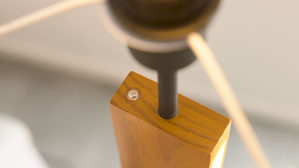 Stehleuchte Interliving aus Holz in Holzfarben Interliving Leuchten Serie 9349 - Stehlampe Holz & schwarzer Stoff – Höhe ca. 160 cm