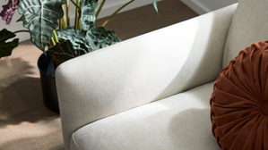 Bigsofa Roomio® aus Stoff in Weiß Roomio® No. 4104 - Bigsofa naturfarbener Strukturbezug Yelda & Holzfüße 1103 HFEG - Länge ca. 212 cm