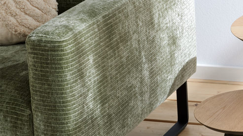 Ecksofa Roomio® aus Stoff in Grün Roomio® No. 4105 - Ecksofa schildkrötenfarbener Bezug Monty & schwarze Kufenfüße 256 MK - Stellfläche ca. 221 x 278 cm