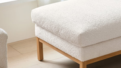 Polsterhocker Roomio® aus Stoff in Weiß Roomio® No. 4105 - XXL-Polsterhocker weißer Stoffbezug Shaun & Holzfüße 1118 HREG