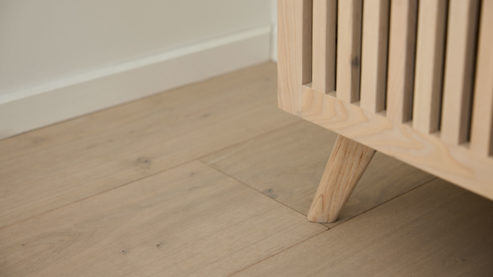 Sideboard Roomio® aus Holz in Holzfarben Roomio No. 2000 - Sideboard mit Beleuchtung weiß gewaschene Esche - zwei Türen, drei Schubladen, Länge ca. 135 cm