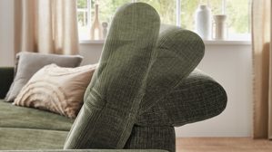 Ecksofa modulmaster aus Stoff in Grün Modulmaster Serie MM-ZE1195 - Ecksofa olivgrünes Flachgewebe Maranta & schwarze Metallfüße – Stellfläche ca. 191 x 305 cm