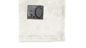 Wohndecke Ibena® aus Kunstfaser in Weiß s.Oliver Wohndecke Kuschelsoft wollweiße Kunstfaser - ca. 150 x 200 cm