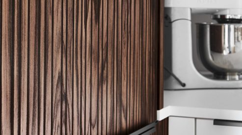 Einbauküche Nolte® küchen aus Holz in Holzfarben nolte® Einbauküche Manhattan mit Constructa Einbaugeräten Stripe Wood Choco & weiß - dreizeilig