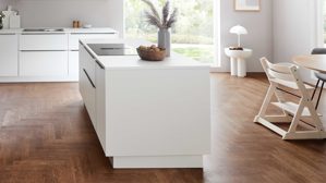 Einbauküche Nolte® küchen aus Holz in Holzfarben nolte® Einbauküche Manhattan mit Constructa Einbaugeräten Stripe Wood Choco & weiß - dreizeilig