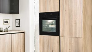 Einbauküche Pino aus Holz in Holzfarben pino Einbauküche inklusive Einbaugeräte Tanne Clay & Verde - zweizeilig