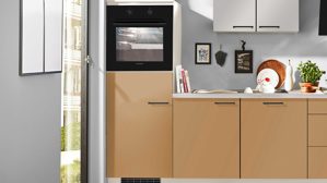 Einbauküche Pino aus Holz in Hellbraun pino Einbauküche inklusive Einbaugeräte Caramel & Kaschmirgrau - Länge ca. 270 cm