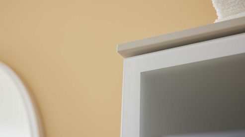 Midischrank Interliving aus Holz in Hellgrau Interliving Bad Serie 7969 - Midischrank sandfarbenes Lacklaminat & Milchglas - eine Tür