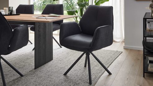 Vierfußstuhl Interliving aus Stoff in Schwarz Interliving Esszimmer Serie 5116 – Armlehnstuhl mit Drehfunktion carbonschwarzer Materialmix Mikrofaser & Cord Ni-Co, schwarzes Gestell F37