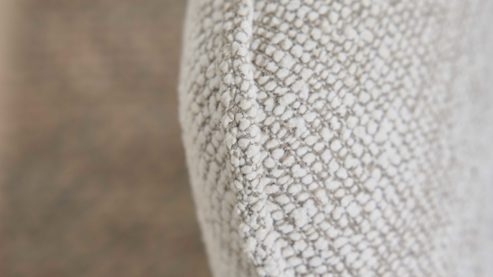 Polsterstuhl Interliving aus Stoff in Weiß Interliving Esszimmer Serie 5102 – Armlehnstuhl V512 Eiche bianco & leinenfarbener Jacquard Lodge L07