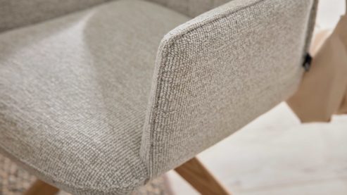 Polsterstuhl Interliving aus Stoff in Weiß Interliving Esszimmer Serie 5102 – Armlehnstuhl U512 mit Drehfunktion Eiche bianco & leinenfarbener Jacquard Lodge L07