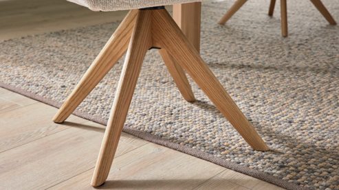 Polsterstuhl Interliving aus Stoff in Weiß Interliving Esszimmer Serie 5102 – Armlehnstuhl U512 mit Drehfunktion Eiche bianco & leinenfarbener Jacquard Lodge L07