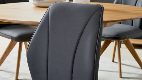 Polsterstuhl Interliving aus Stoff in Dunkelgrau Interliving Esszimmer Serie 5102 – Polsterstuhl U131 mit Drehfunktion graphitfarbene Mikrofaser Atlantis & Wildeiche