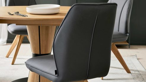 Polsterstuhl Interliving aus Stoff in Dunkelgrau Interliving Esszimmer Serie 5102 – Polsterstuhl U131 mit Drehfunktion graphitfarbene Mikrofaser Atlantis & Wildeiche