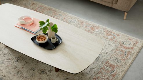 Couchtisch Interliving aus Keramik in Weiß Interliving Couchtisch Serie 6227 travertinfarbene Keramik & bronzefarbener Stahl - ca. 140 x 70 cm