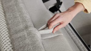 Ecksofa Interliving aus Stoff in Hellgrau Interliving Schlafsofa Serie 4700 - Ecksofa mit Schlaffunktion silberfarbener Bezug Toni & schwarze Metallfüße - Stellfläche ca. 270 x 190 cm