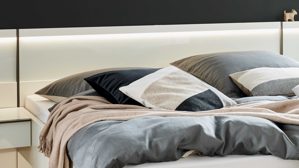 Möbelbeleuchtung Interliving aus Kunststoff in Weiß Interliving Schlafzimmer Serie 1033 – Kopfteilbeleuchtung für ca. 180 cm Breite