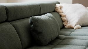 Einzelkissen Interliving aus Stoff in Grün Interliving Sofa Serie 4303 – Nierenkissen moosgrüner Pfotenstoff Cyber - ca. 58 x 25 cm