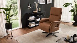 Relaxsessel Interliving aus Leder in Braun Interliving Sessel Serie 4566 haselnussfarbenes Leder Punch & schwarzer Sternfuß