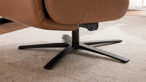 Relaxsessel Interliving aus Leder in Braun Interliving Sessel Serie 4566 haselnussfarbenes Leder Punch & schwarzer Sternfuß