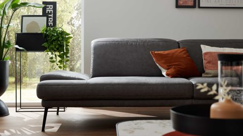 Zweisitzer Interliving aus Stoff in Dunkelgrau Interliving Sofa Serie 4460 - Zweisitzer SR90 grauer Bezug Clint & schwarze Metallfüße - Länge ca. 266 cm