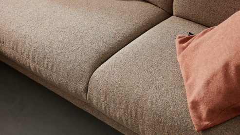 Ecksofa Interliving aus Stoff in Beige Interliving Sofa Serie 4461 - Ecksofa sandfarbener Bezug Mido 64 & schwarze Metallfüße - Stellfläche ca. 185 x 290 cm